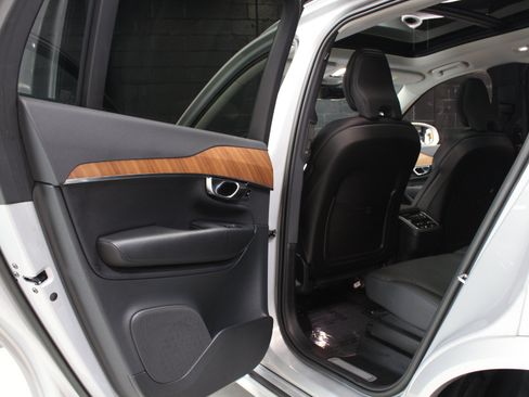 Used 2023 Volvo XC90 B6 Plus w/ Protection Package Premier AWD/4WD image 36
