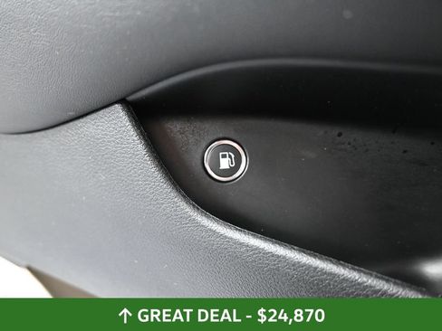 Used 2023 Chrysler Pacifica Limited FWD image 33