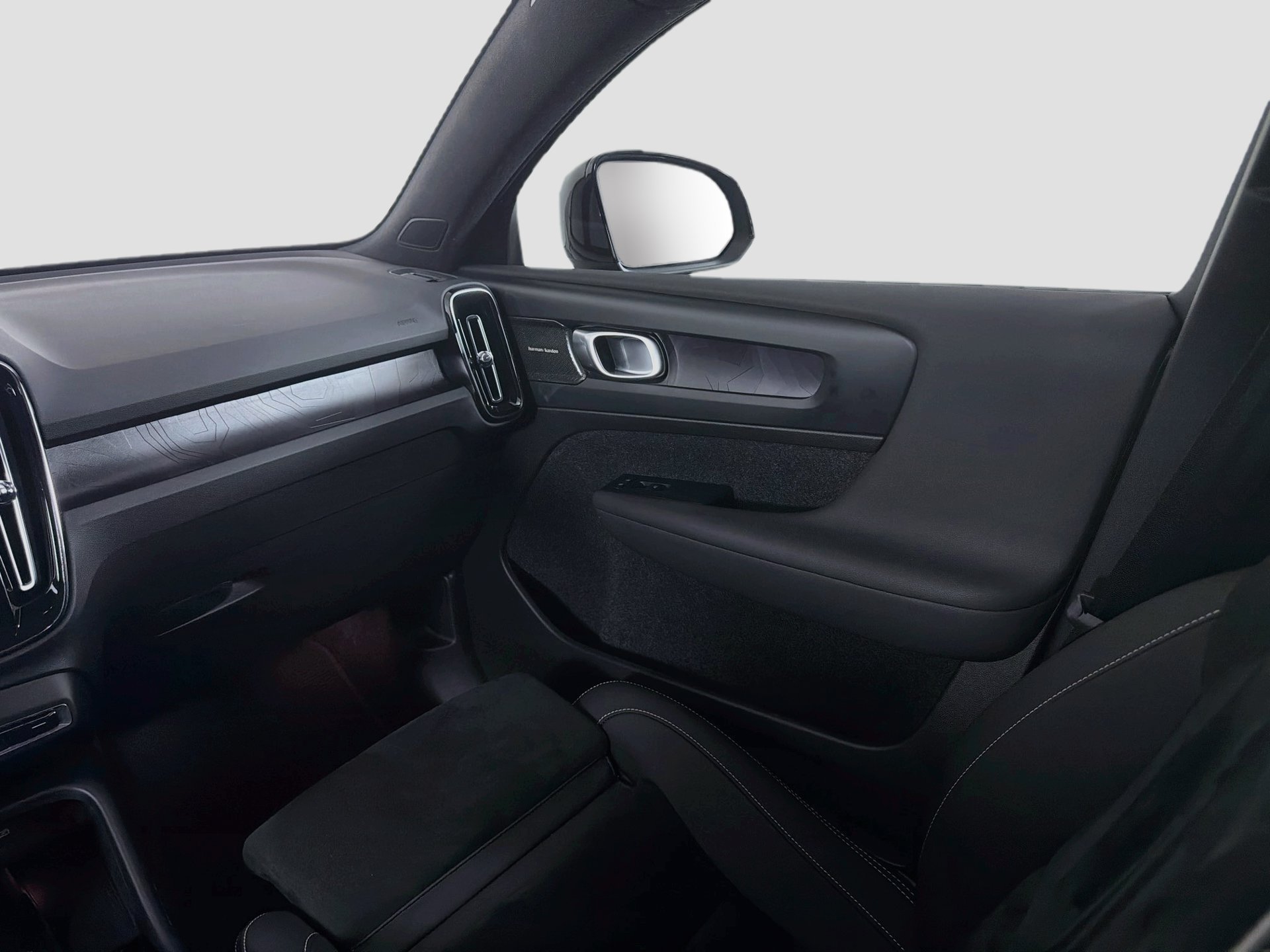 Certified 2023 Volvo C40 P8 Recharge Ultimate AWD/4WD image 25