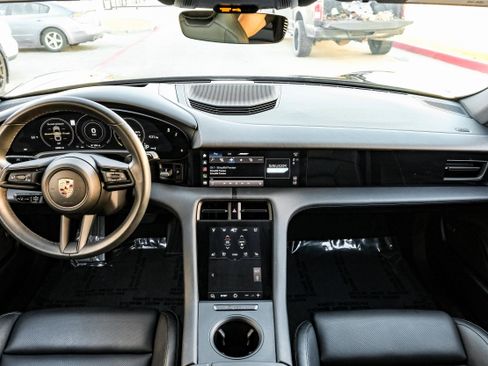 Used 2021 Porsche Taycan image 13