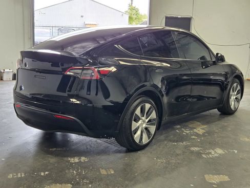 Used 2021 Tesla Model Y Long Range AWD/4WD image 4