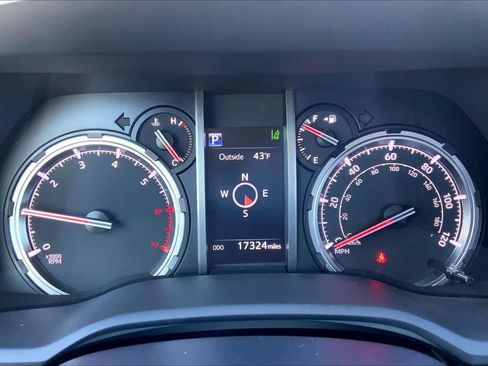 Used 2024 Toyota 4Runner TRD Off-Road Premium image 25