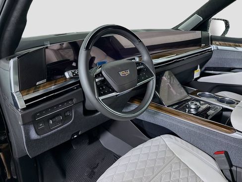 New 2026 Cadillac Escalade Platinum Luxury w/ LPO, Floor Liner Package AWD/4WD image 9