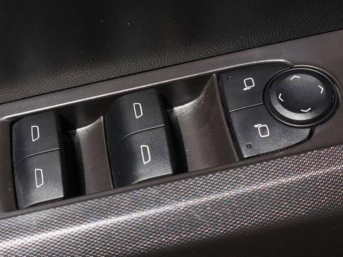 Used 2025 Chevrolet Colorado W/T w/ WT Custom Package RWD image 18