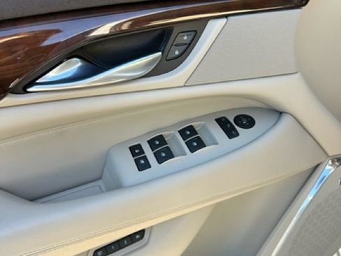 Used 2017 Cadillac Escalade Luxury AWD/4WD image 9