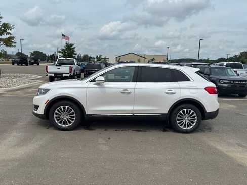 Used 2017 Lincoln MKX Select w/ Select Plus Package AWD/4WD image 3