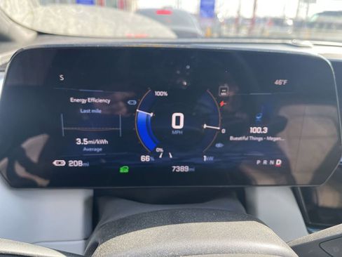 Used 2025 Chevrolet Equinox EV LT image 12