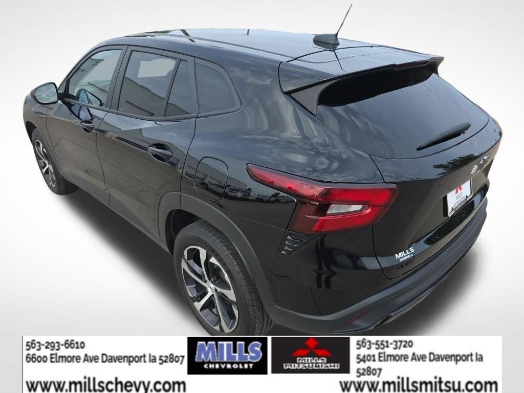Used 2025 Chevrolet Trax RS w/ Sunroof Package FWD image 3