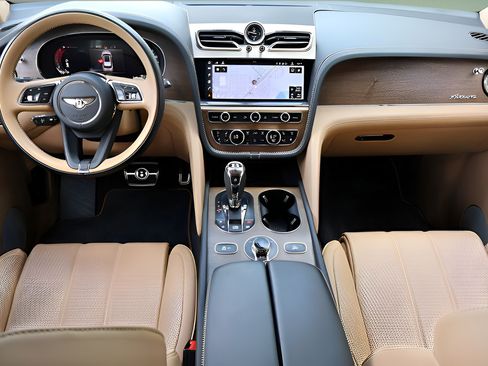 Used 2024 Bentley Bentayga Extended Wheelbase AWD/4WD image 4