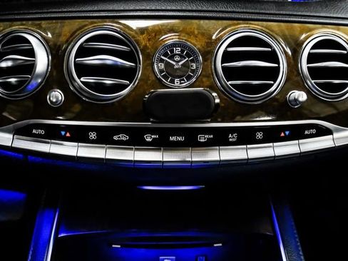 Used 2017 Mercedes-Benz S 550 Sedan image 29