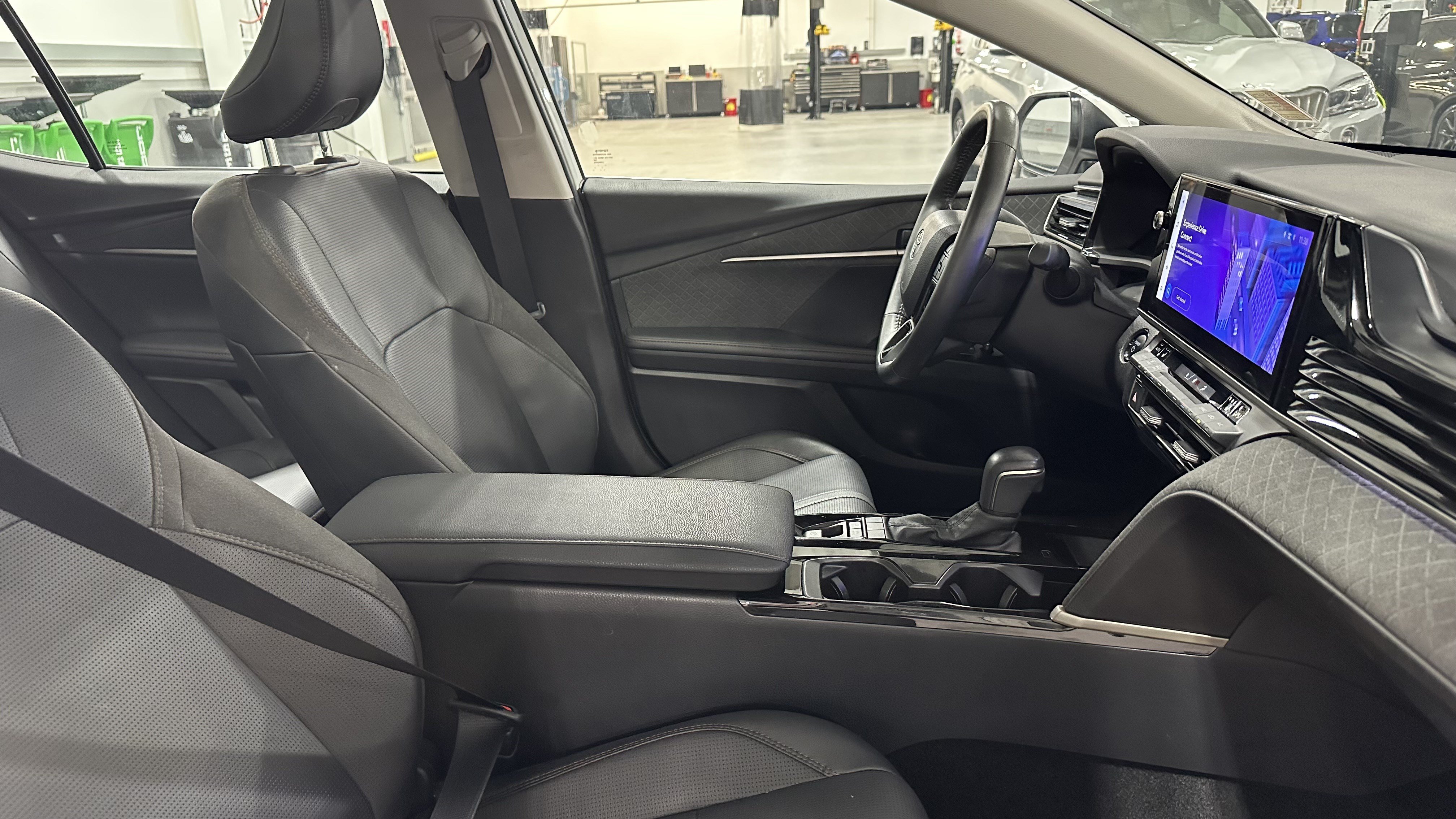 Used 2026 Toyota Camry XLE FWD image 33