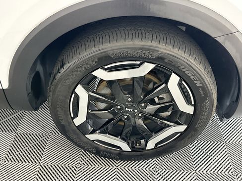 Used 2025 Kia Telluride S FWD image 11