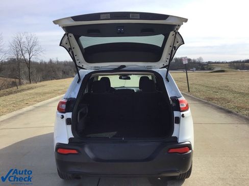 Used 2017 Jeep Cherokee Sport w/ Safety Group image 5