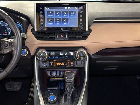 Used 2019 Toyota RAV4 Limited image 18