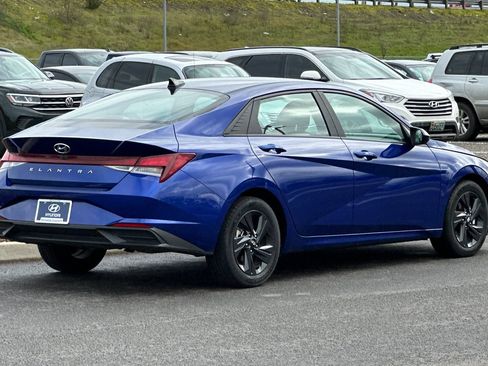 Used 2023 Hyundai Elantra SEL FWD image 3