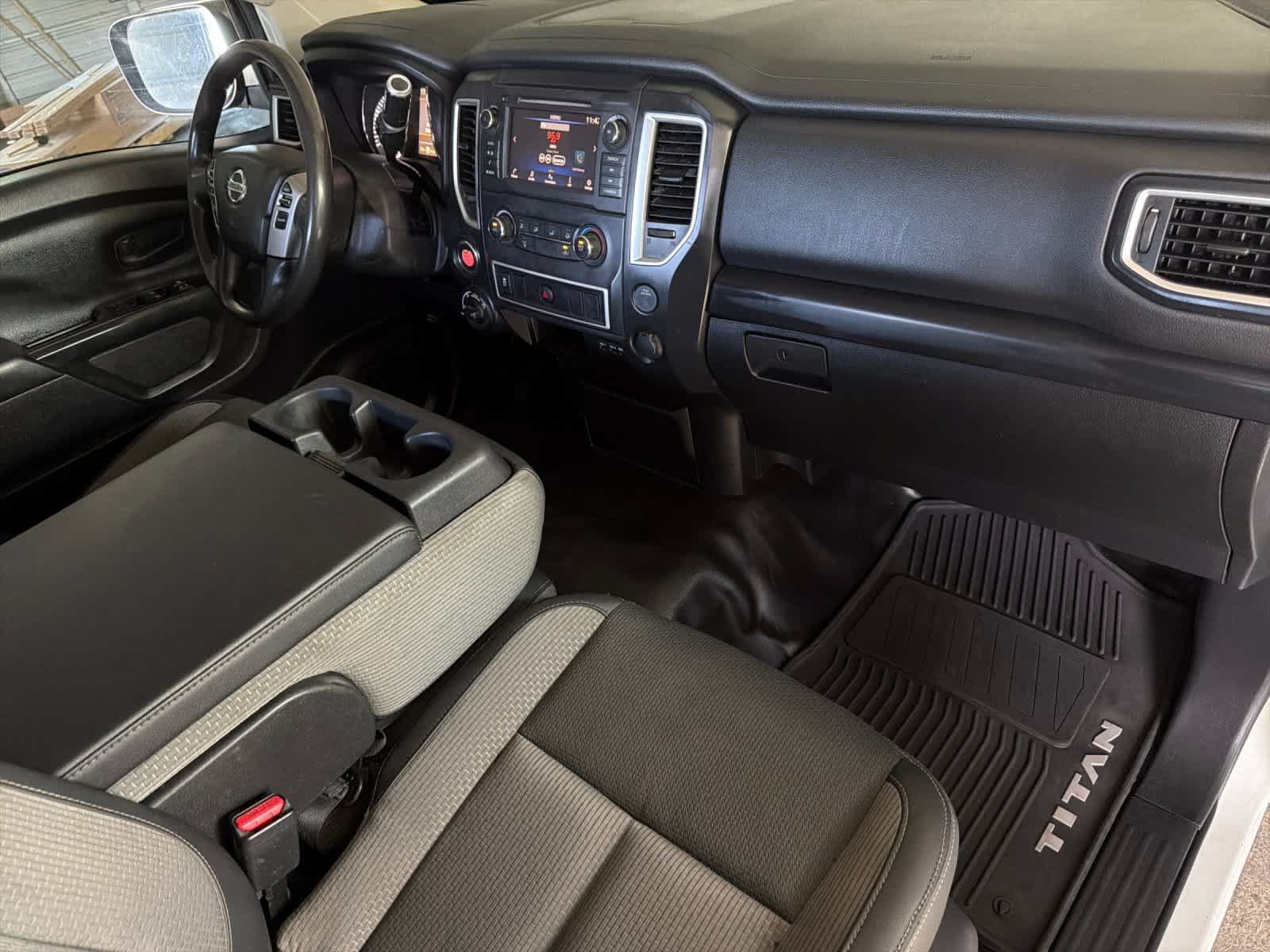 Used 2019 Nissan Titan S AWD/4WD image 15