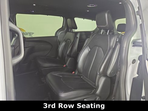 Certified 2024 Chrysler Pacifica Limited w/ Uconnect Theater Family Group image 13