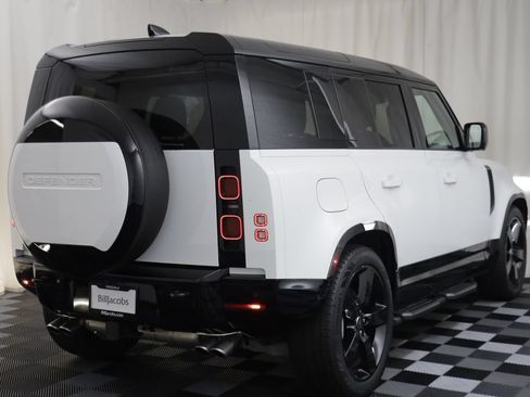 Certified 2025 Land Rover Defender 110 X-Dynamic SE AWD/4WD image 18