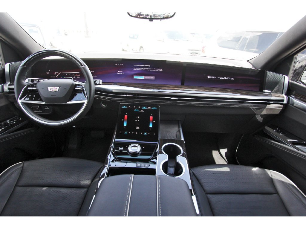 Used 2026 Cadillac Escalade Luxury AWD/4WD image 9