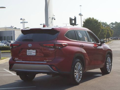 Used 2024 Toyota Highlander Platinum image 22