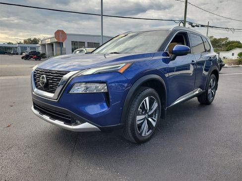 Used 2021 Nissan Rogue Platinum image 4