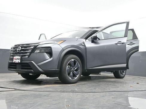 Used 2025 Nissan Rogue SV FWD image 71