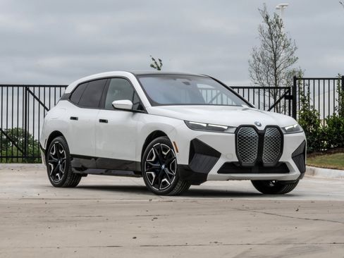 Certified 2024 BMW iX xDrive50 w/ Premium Package AWD/4WD image 2