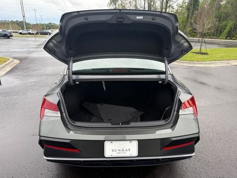 Used 2024 Hyundai Elantra SEL w/ Convenience Package FWD image 9