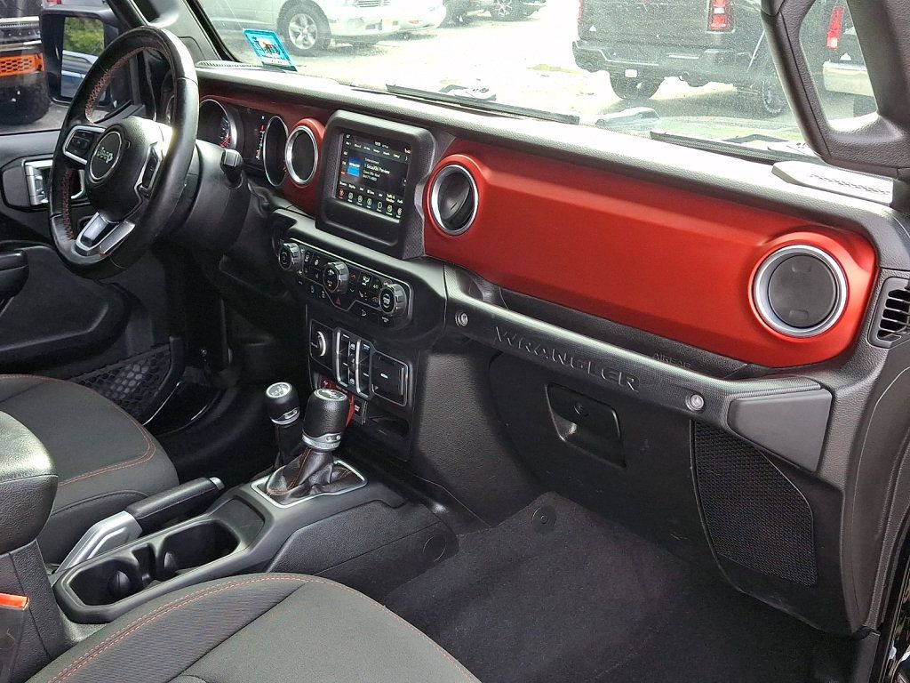 Used 2018 Jeep Wrangler Unlimited Rubicon w/ Cold Weather Group AWD/4WD image 11