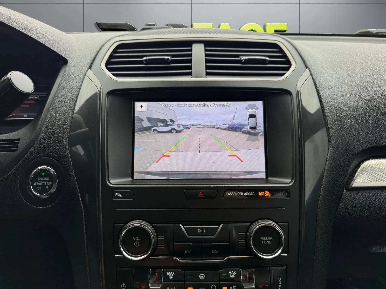 Used 2019 Ford Explorer XLT w/ Equipment Group 202A AWD/4WD image 32