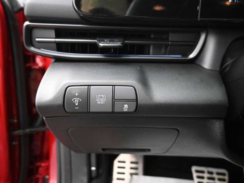 Used 2025 Hyundai Elantra SEL image 10