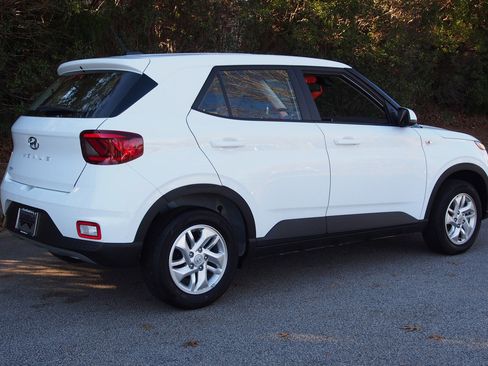 Used 2025 Hyundai Venue SE image 7