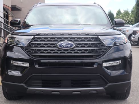 Used 2022 Ford Explorer XLT w/ Equipment Group 202A AWD/4WD image 4