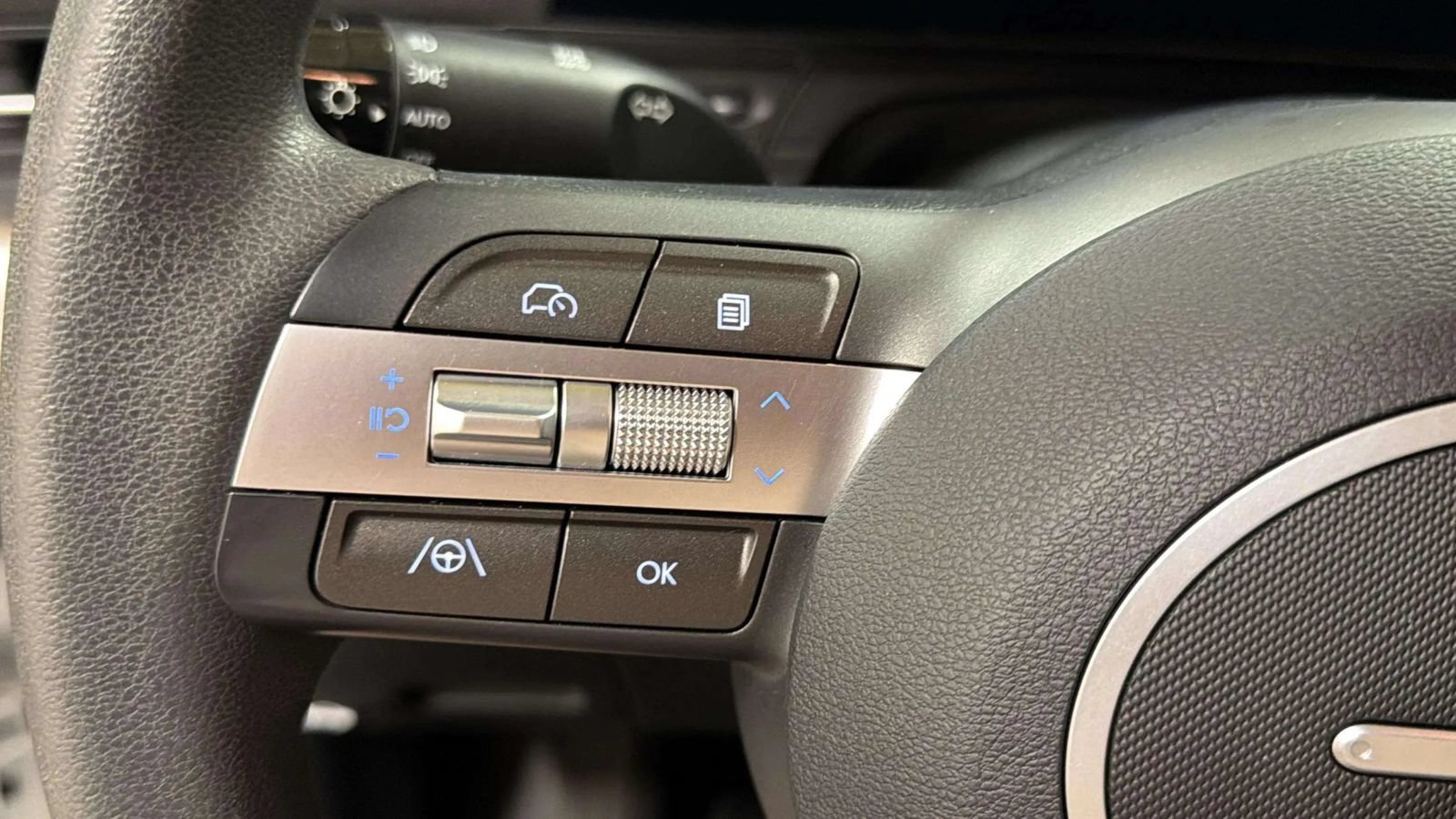 Used 2025 Hyundai Kona SE FWD image 35