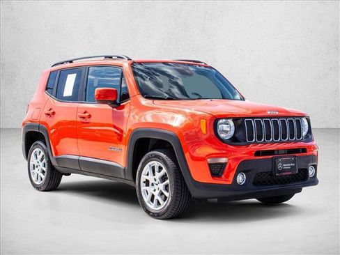 Used 2019 Jeep Renegade Latitude AWD/4WD image 3