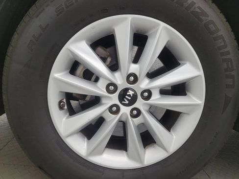 Used 2020 Kia Sorento LX image 31