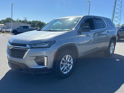 Used 2023 Chevrolet Traverse LS FWD image 6