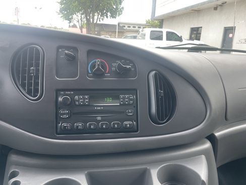 Used 2005 Ford E-350 and Econoline 350 Extended Super Duty image 14