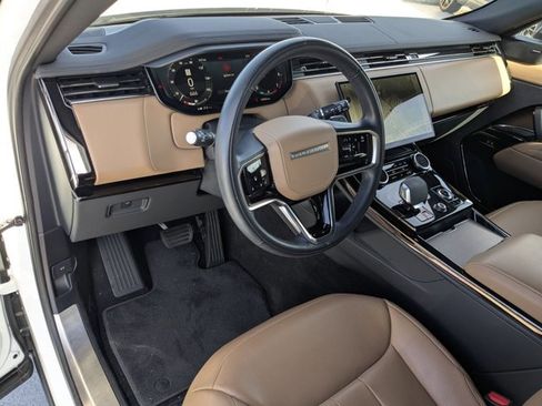 Used 2023 Land Rover Range Rover Sport SE image 9