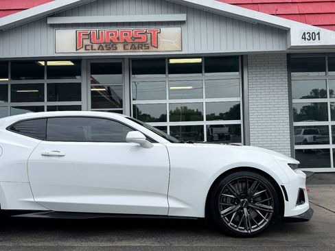 Used 2022 Chevrolet Camaro ZL1 RWD image 12