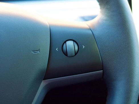 Used 2024 Tesla Model Y Long Range image 22