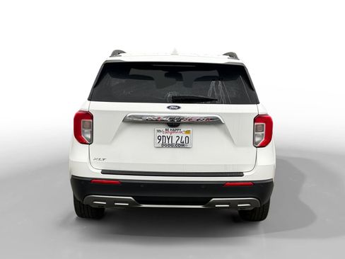 Certified 2022 Ford Explorer XLT w/ Equipment Group 202A image 4
