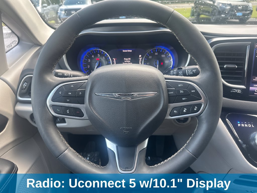 Used 2024 Chrysler Pacifica Touring-L FWD image 19