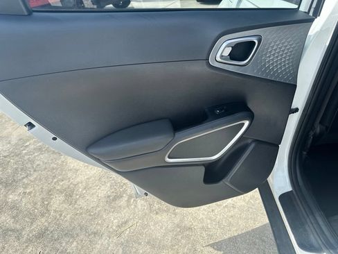 Used 2022 Kia Soul LX FWD image 24