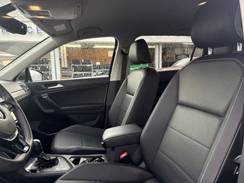 Used 2021 Volkswagen Tiguan SE FWD image 11
