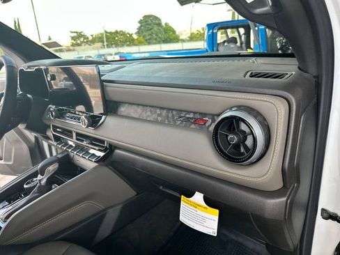New 2026 Chevrolet Colorado ZR2 w/ Technology Package AWD/4WD image 27
