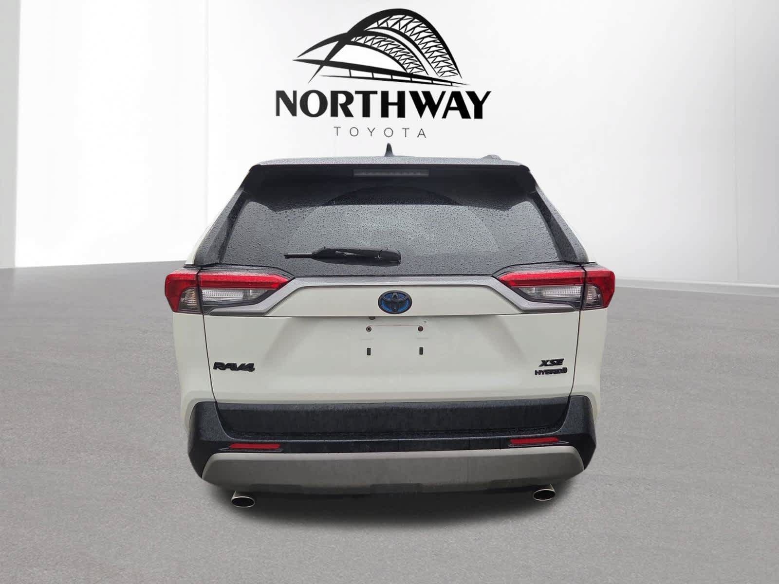 Used 2022 Toyota RAV4 XSE w/ XSE Grade Weather Package AWD/4WD image 4