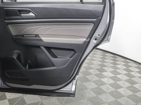 Used 2022 Volkswagen Atlas Cross Sport SE image 40