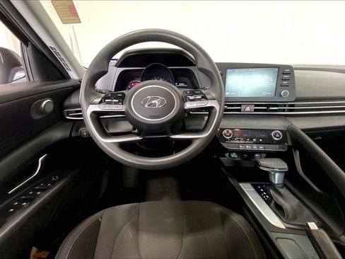 Used 2021 Hyundai Elantra SEL image 14