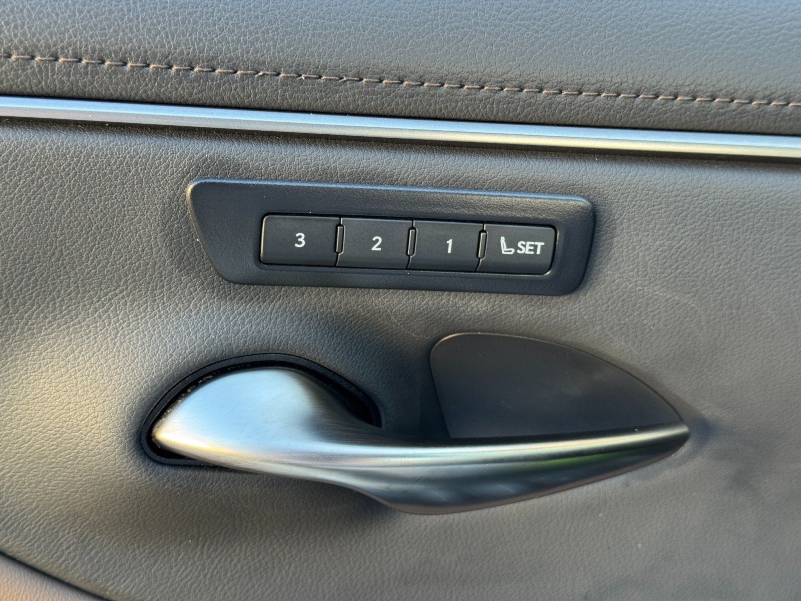 Used 2024 Lexus ES 300h w/ Premium Package FWD image 18